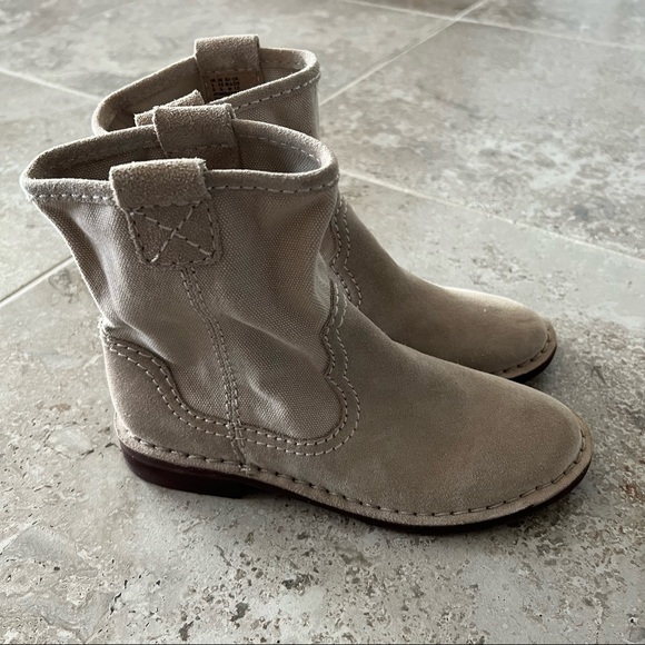NEW Clarks Cabaret Stage Sand Booties, Suede Ankle Boots Size UK 7D, US 9½M - Picture 8 of 16